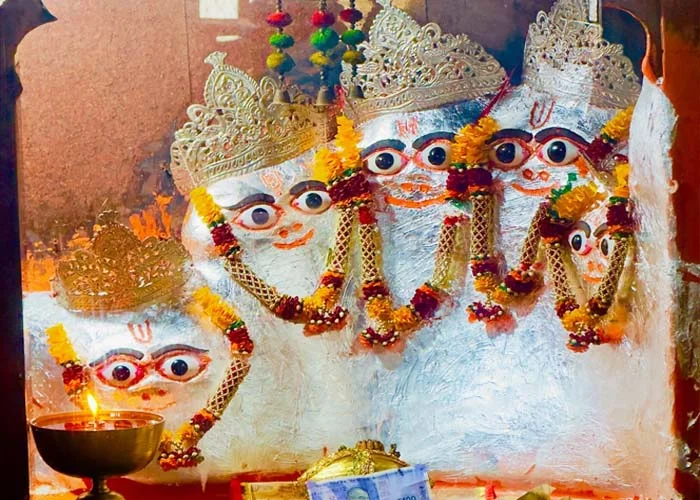 Mangalvaar Special: Sarvkarya Siddhi Panchmukhi Hanuman Puja and Yagya removes obstacles, boosts courage, clarity, and vitality, attracting auspicious opportunities so pending tasks get accomplished smoothly.