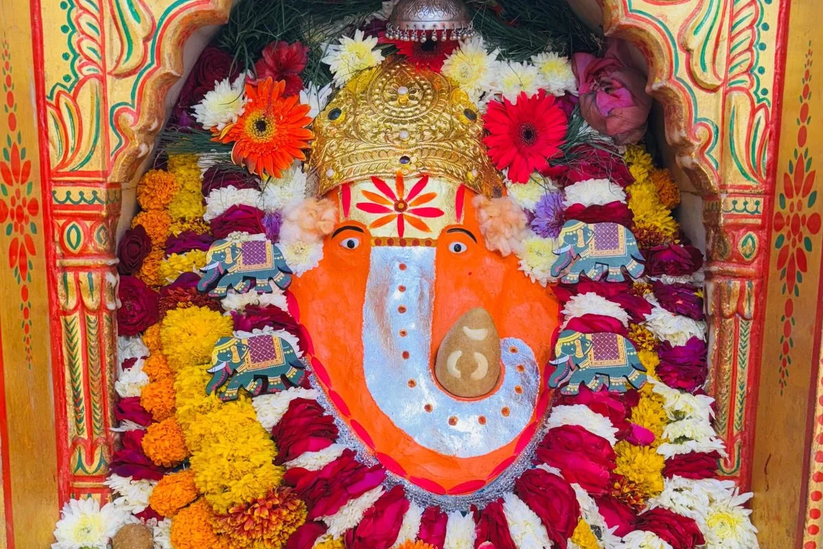 Vikata Sankashti Chaturthi Special: Rin Nasak Ganesh Strotra Path, 108 Ganesh Durva Archana for Blessings of health, wealth, wisdom, prosperity, and removal of obstacles.