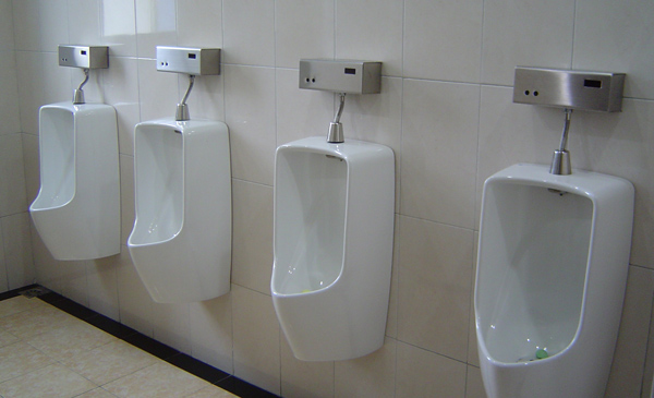 cách lắp đặt bồn tiểu nam inax cảm ứng