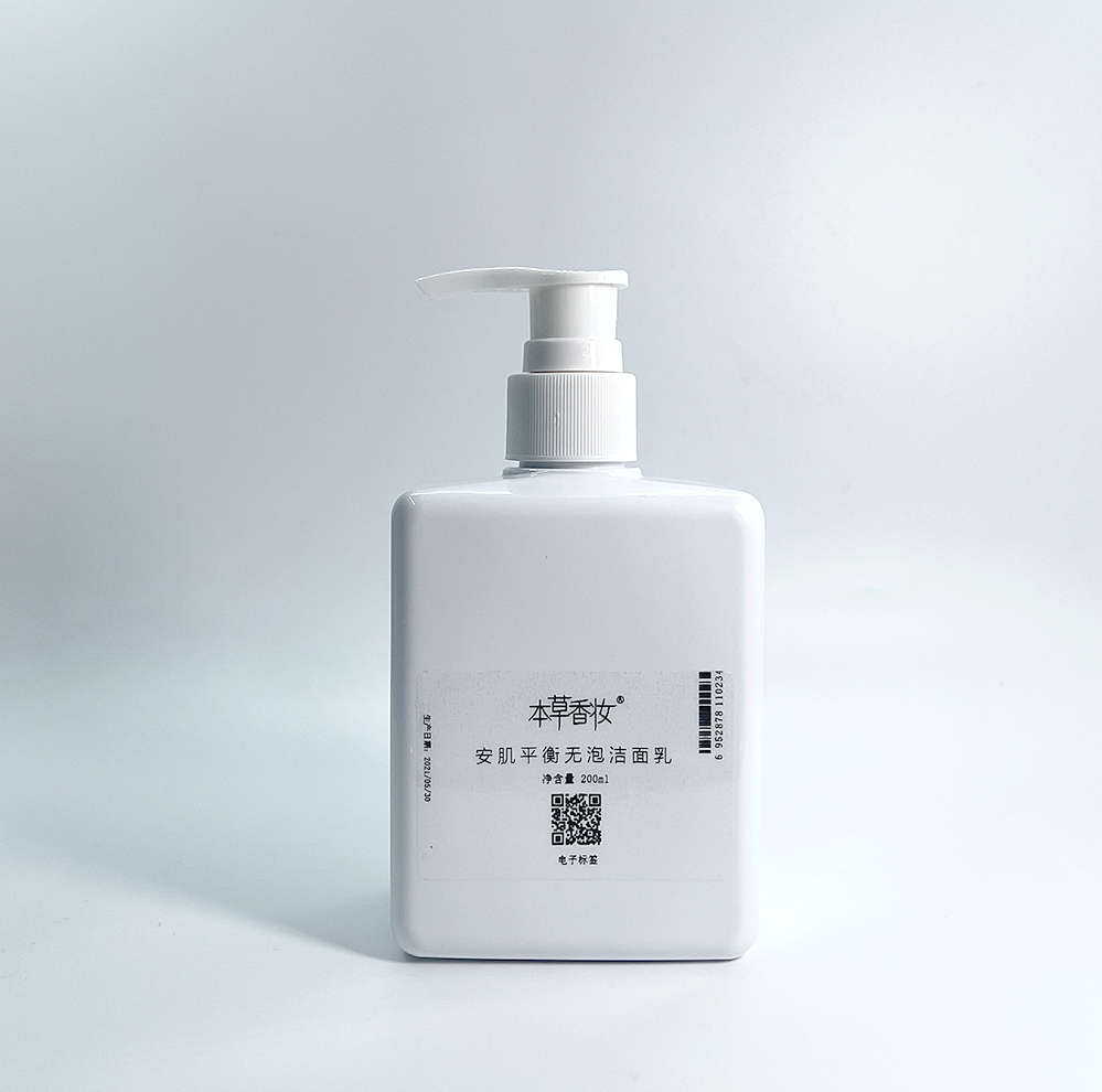 Травяной увлажняющий очищающий гель для лица 200 г для сухой кожи с низким пенообразованием и бережным очищением