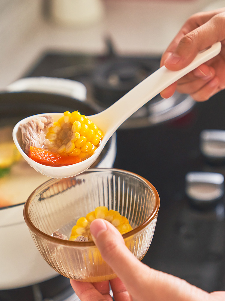 Японская удобная ложка для супа из легкого пластика многофункциональная большая ложка с измельчающими выступами KM.1097