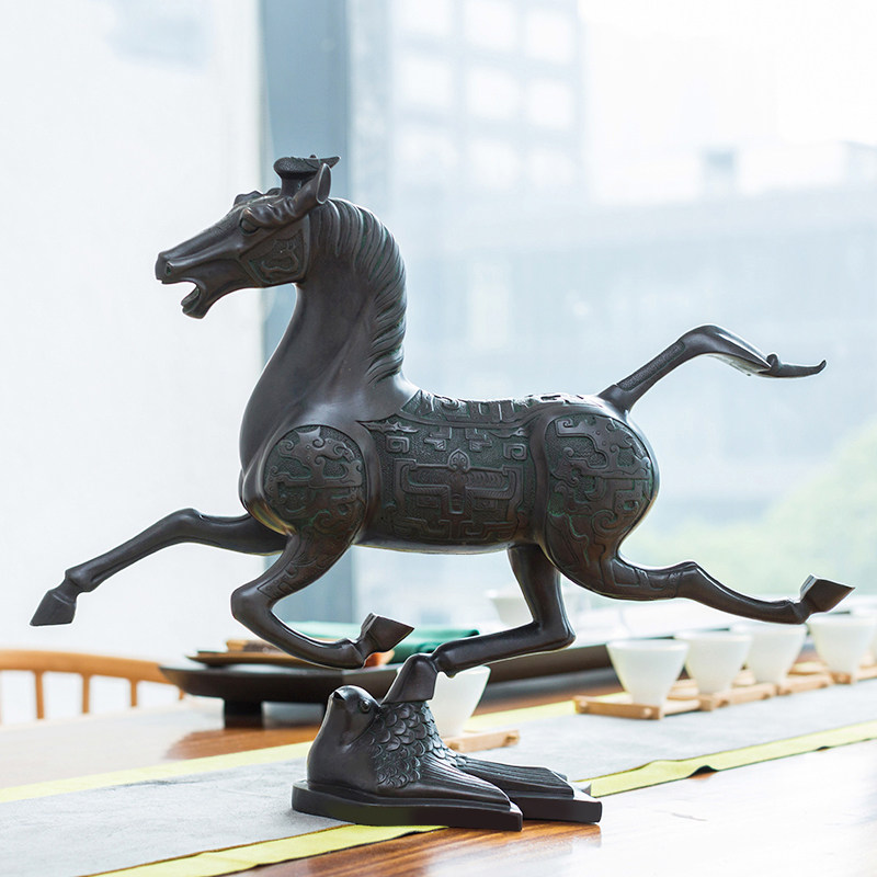 Медная фигурка «Летящая лошадь» для украшения офисного стола и дома