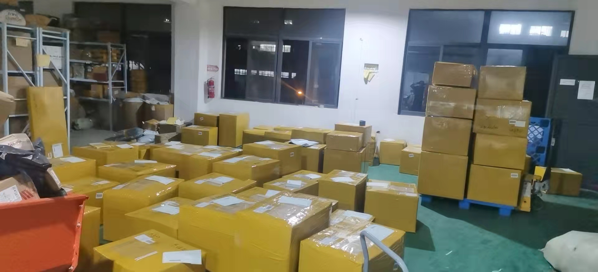 Международная авиажелезнодорожная линия в США, Испанию, Канаду, Германию, Францию, Великобританию и Швецию с налоговой доставкой