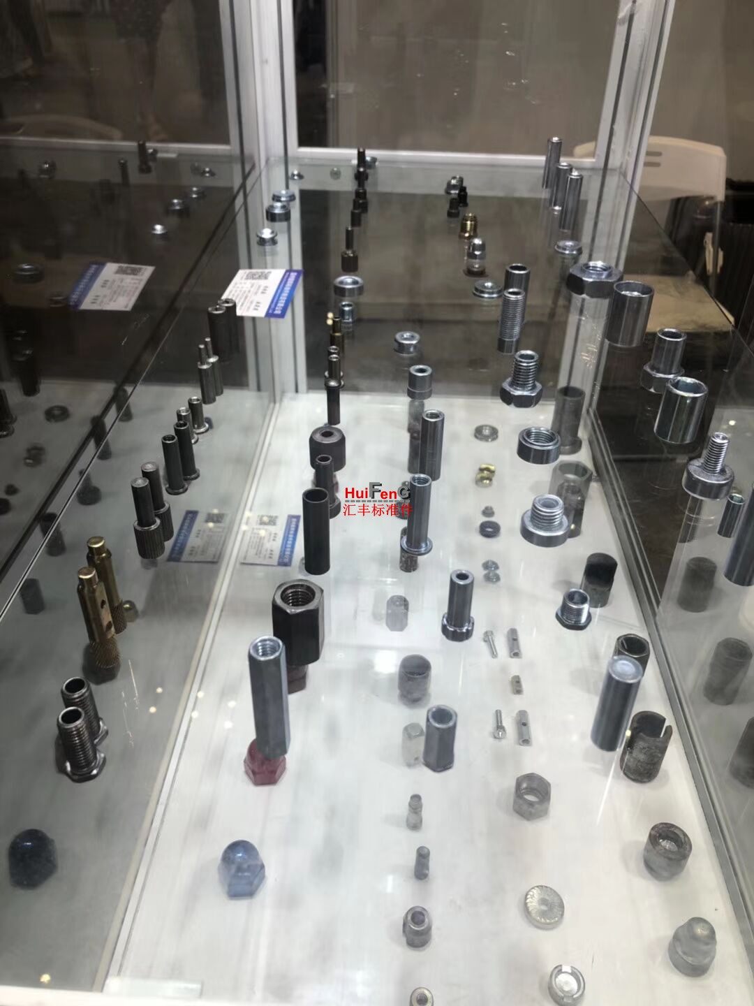 Изготовление нестандартных винтов на заказ, точение нестандартных гаек, специальных болтов, изготовление особых винтов и медных деталей