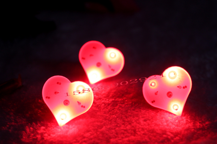 0534 Большая Красная Сердцевая Брошка с Подсветкой Светящийся Значок Подарок на День Святого Валентина и Свадьбу