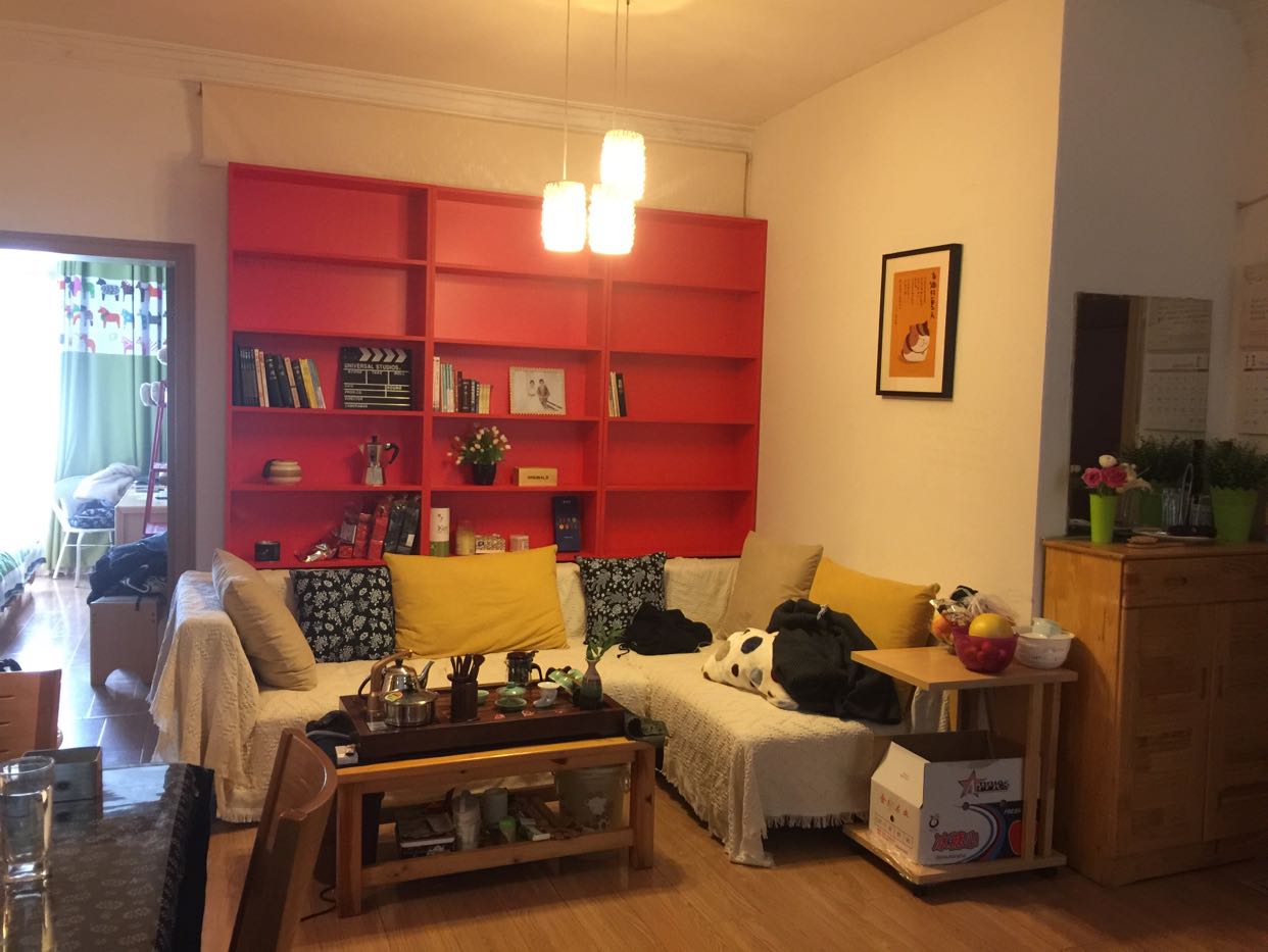 Книжный шкаф в минималистском стиле высотой 2,32 м, шириной 2,4 м, 7 уровней, большая вместимость, комбинированный, с возможностью настройки