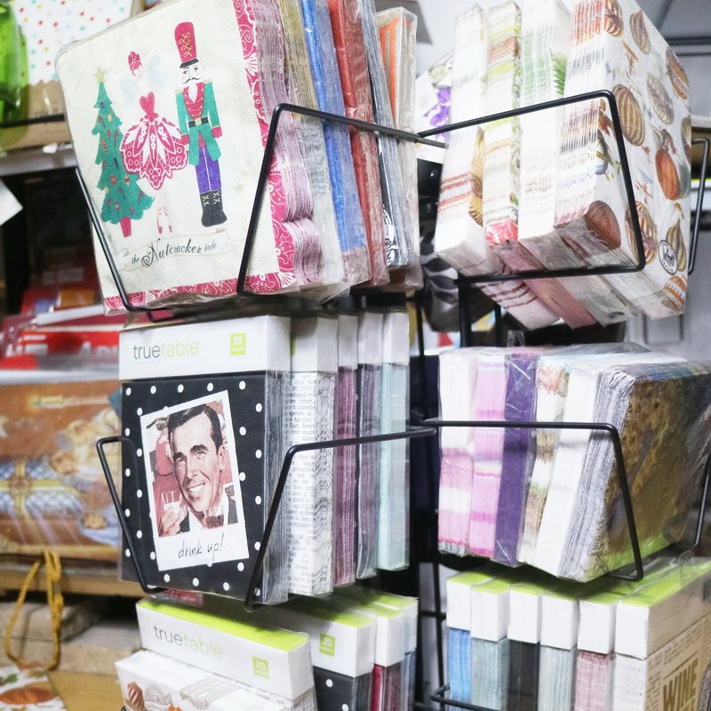 [Высший сорт с незначительными дефектами] Упаковка весом один фунт печатных салфеток для западных ресторанов, бумажные салфетки из чистой древесной массы для домашнего использования