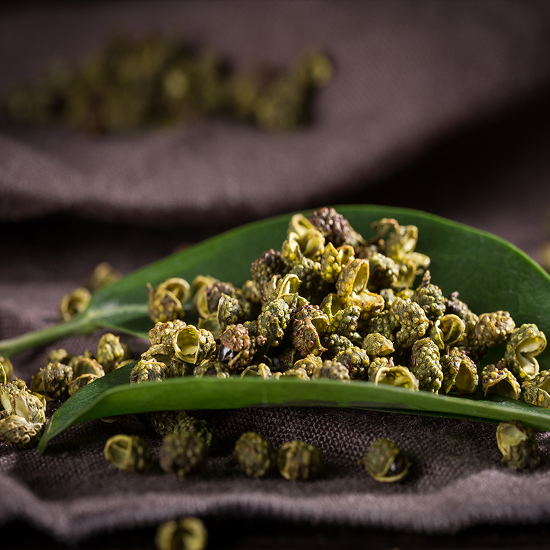 Новый урожай 2024 года Сычуаньский зеленый перец Цзиньян сухой ма-перец 50г, специальный чайный перец Юньнани, особый ароматный и пряный перец, отборные гранулы