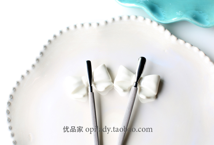 XIX изящный толкатель для кутикулы из нержавеющей стали с закругленным лезвием, маленьким ножом и острым кончиком для удаления кутикулы - инструмент для ухода за ногтями