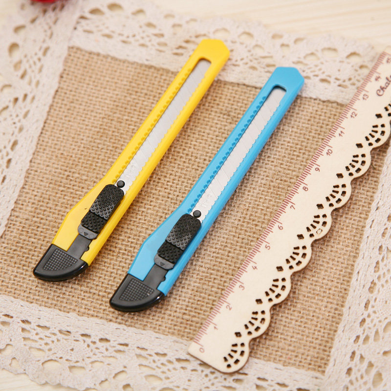 Нож для бумаги Deli 2052 малый канцелярский нож Нож для резки бумаги Deli Ручной нож Офисные принадлежности