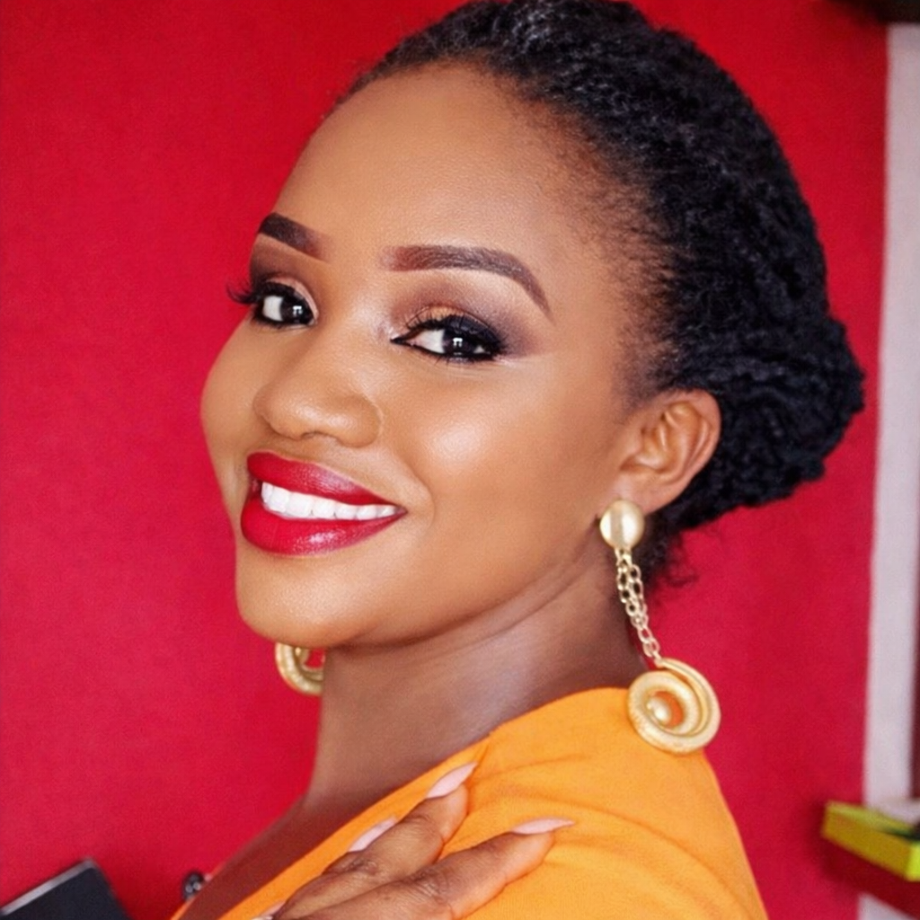 Hiraola's About Us Image