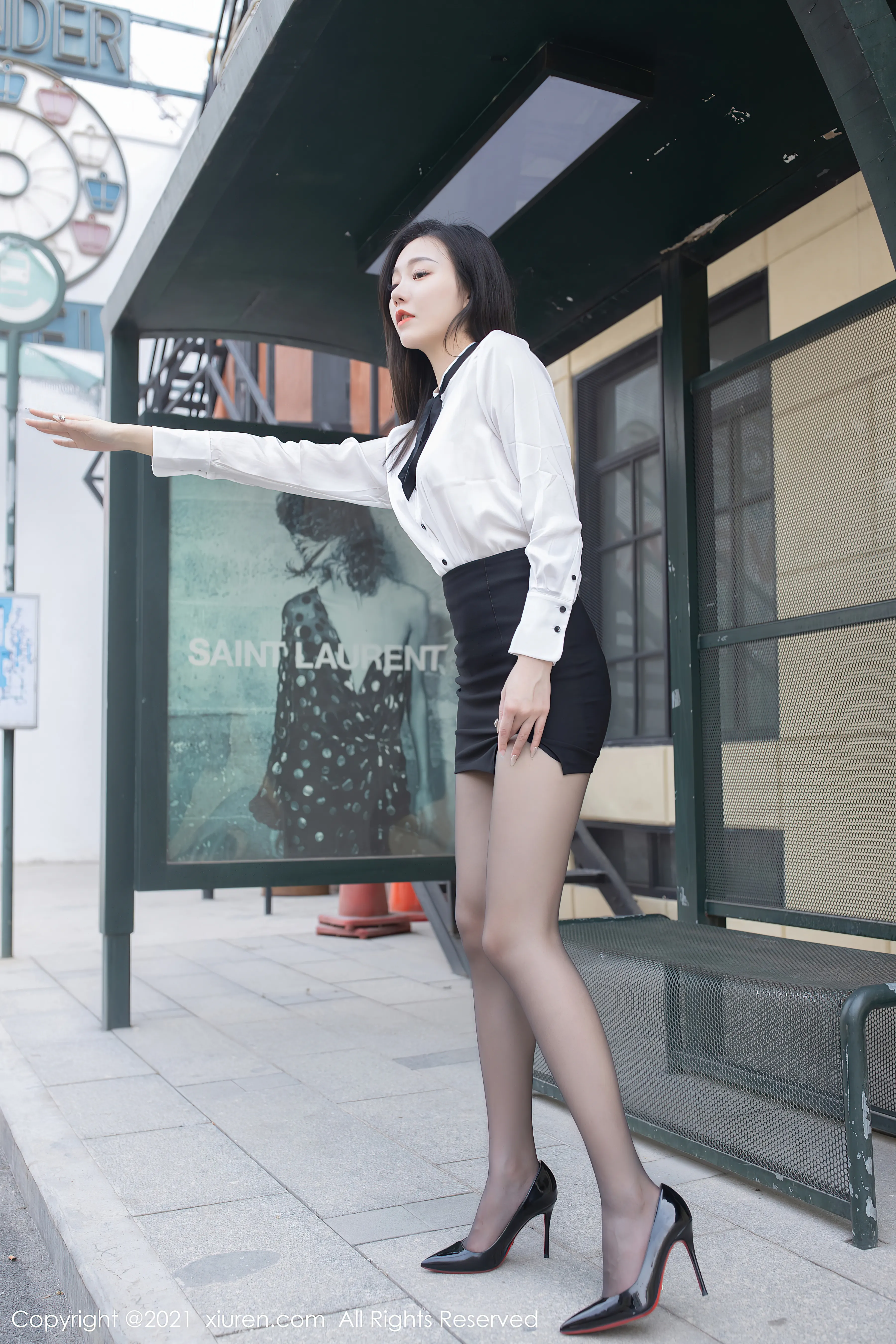 [Xiuren秀人网] NO.3020 安然Maleah 白色上衣和黑色紧身包臀裙与白色情趣内衣加黑丝性感私房写真集